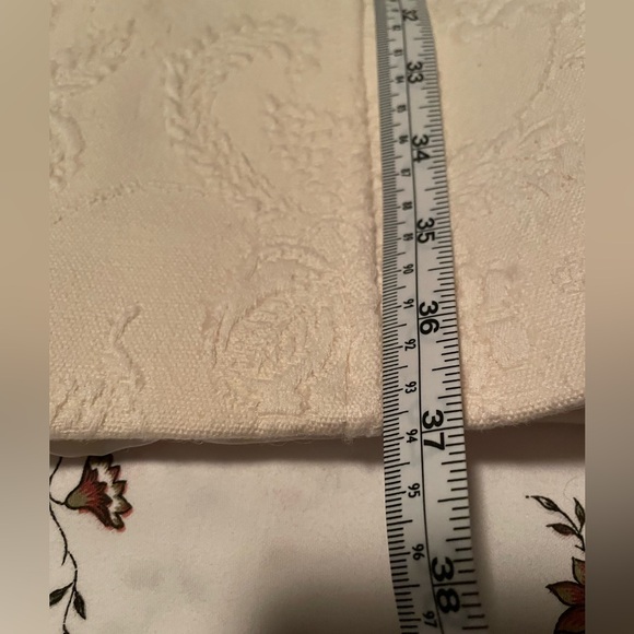 Elegant Italian Coat with Soft Broidery Pattern - Picture 7 of 11